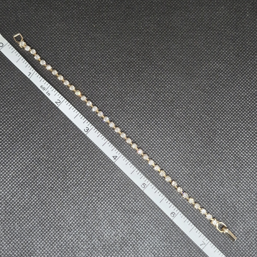 VINTAGE Clear Rhinestones in Gold Tone Setting Tennis Bracelet - Picture 11 of 14